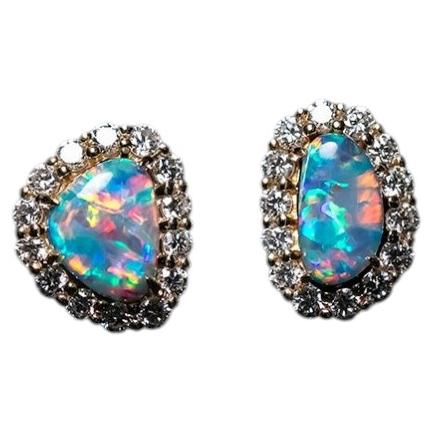 Orecchini a bottone con opale doublet australiano e diamanti Halo in oro giallo 14k