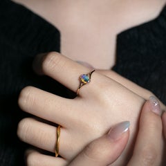 Bague de fiançailles en opale noire australienne « Bright Rainbow », en or jaune 14 carats