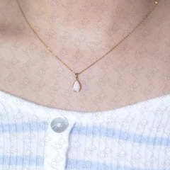 Birnenförmige australische massive Opal-Halskette 14k Gelbgold