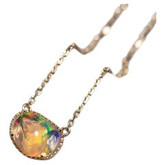 Collana unica nel suo genere con opale di fuoco messicano arcobaleno, in oro giallo 14 carati