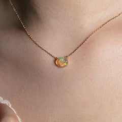 Collana unica nel suo genere con opale di fuoco messicano arcobaleno, in oro giallo 14 carati