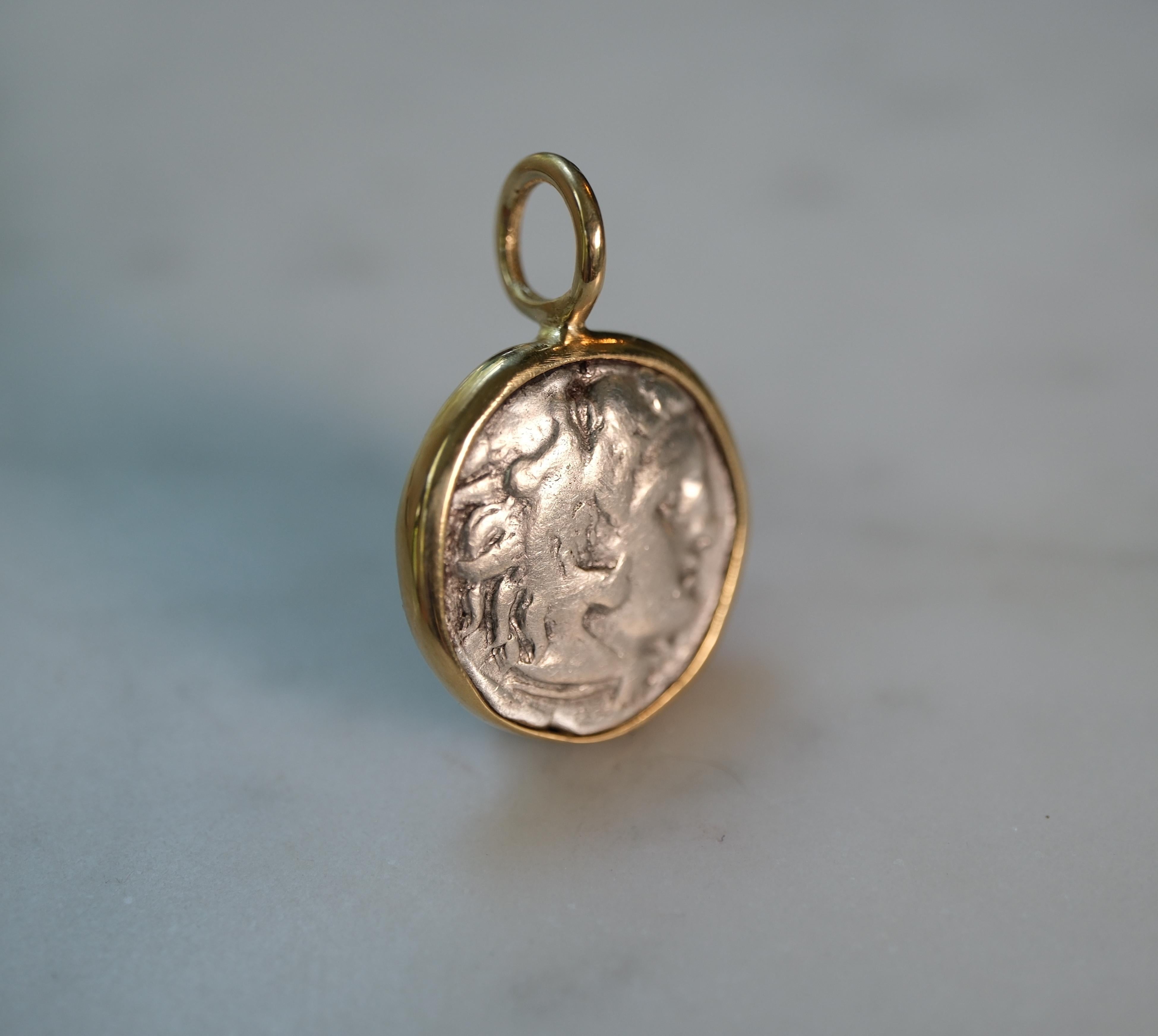 Pendentif en pièces de monnaie de la Grèce antique - Alexander le Grand, Héraklès et Zeus - A Silver Drach Neuf - En vente à Chicago, IL