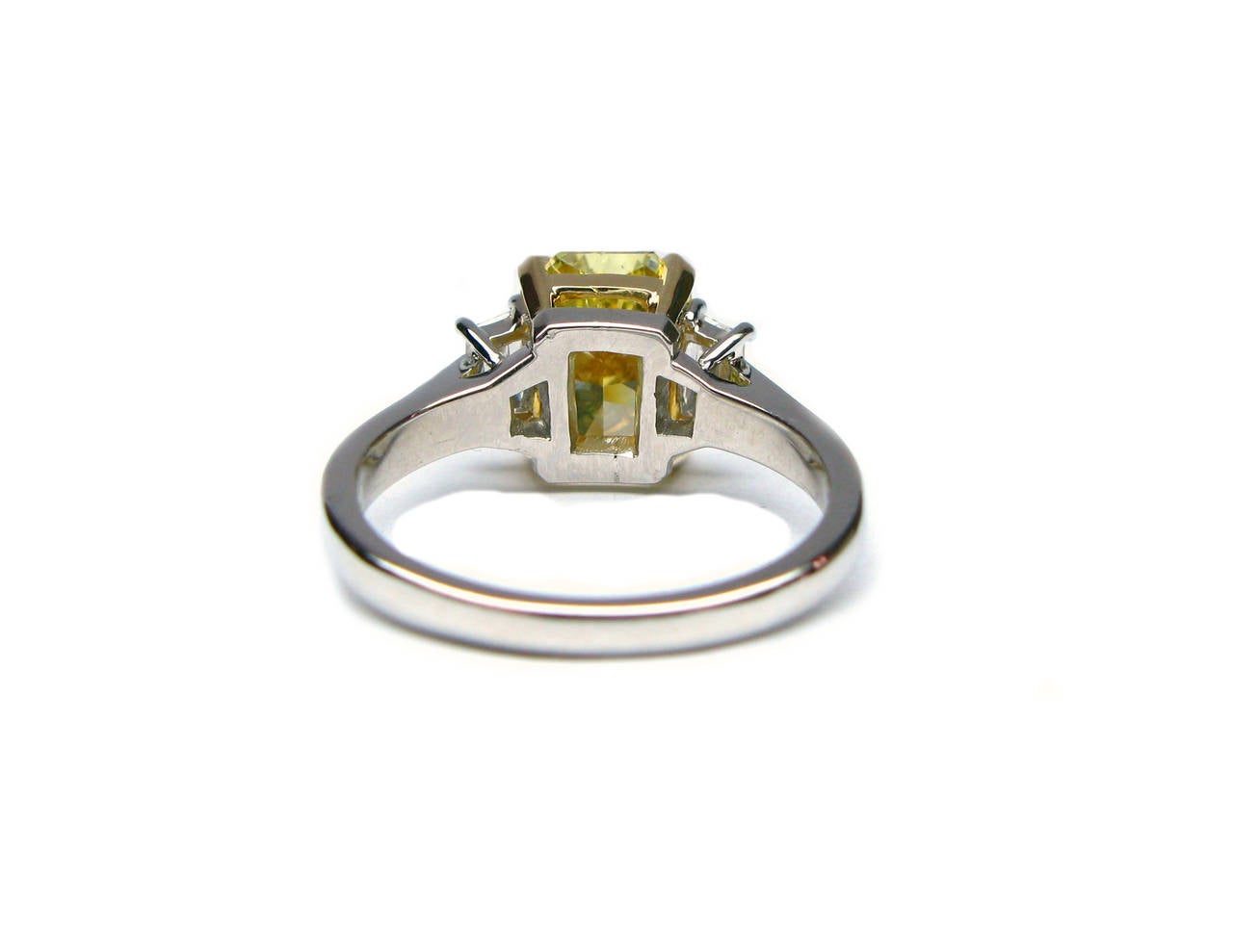 2.52 Carat GIA Fancy Vivid Yellow Radiant Diamond Gold Platinum Ring In New Condition In New York, NY