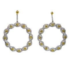 Boucles d'oreilles circulaires en diamants blancs et pavés de diamants jaunes taille princesse de 3,74 carats