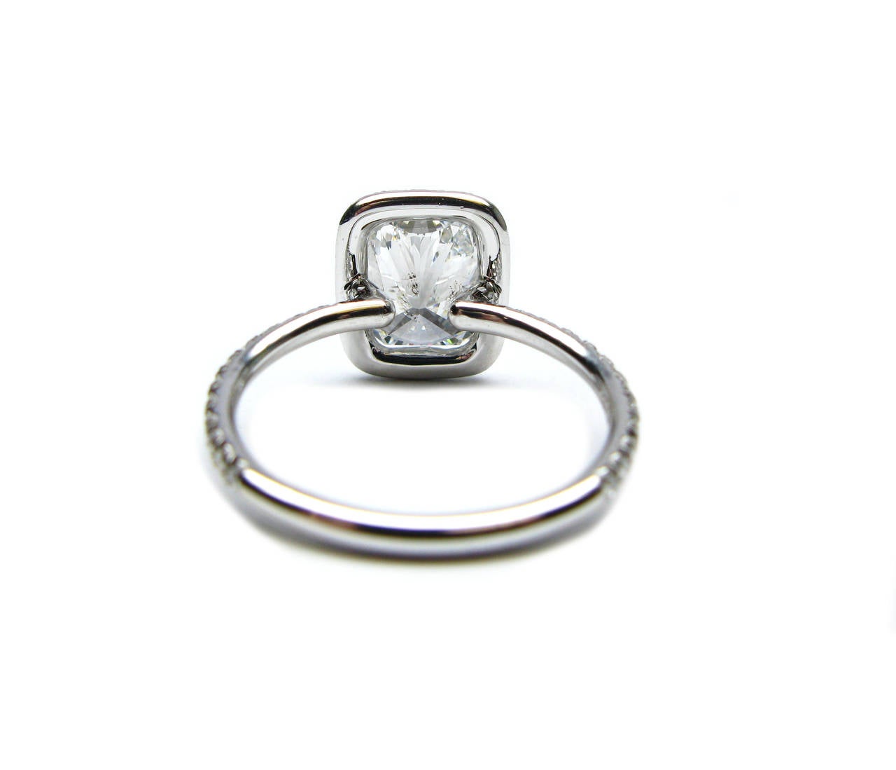 2.01 Cushion Cut Diamond Platinum Ring In New Condition In New York, NY