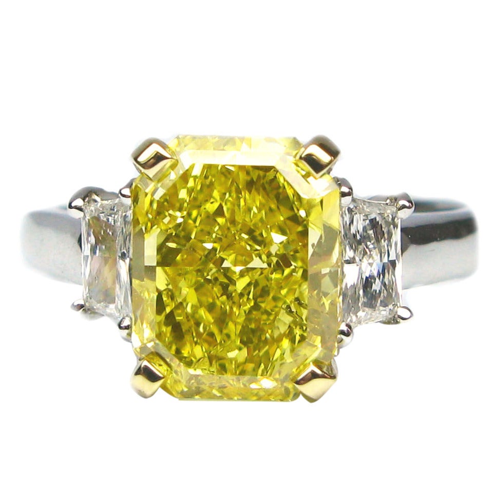 2.52 Carat GIA Fancy Vivid Yellow Radiant Diamond Gold Platinum Ring