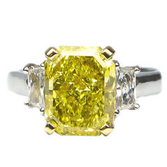 2.52 Carat Fancy Vivid Yellow Radiant Diamond Gold Platinum Ring 4