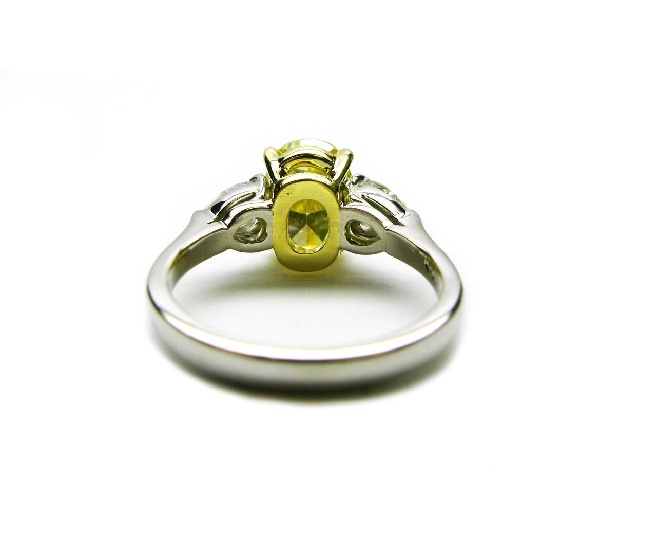 2.50 Carat Fancy Intense Yellow Oval Diamond Ring In New Condition In New York, NY