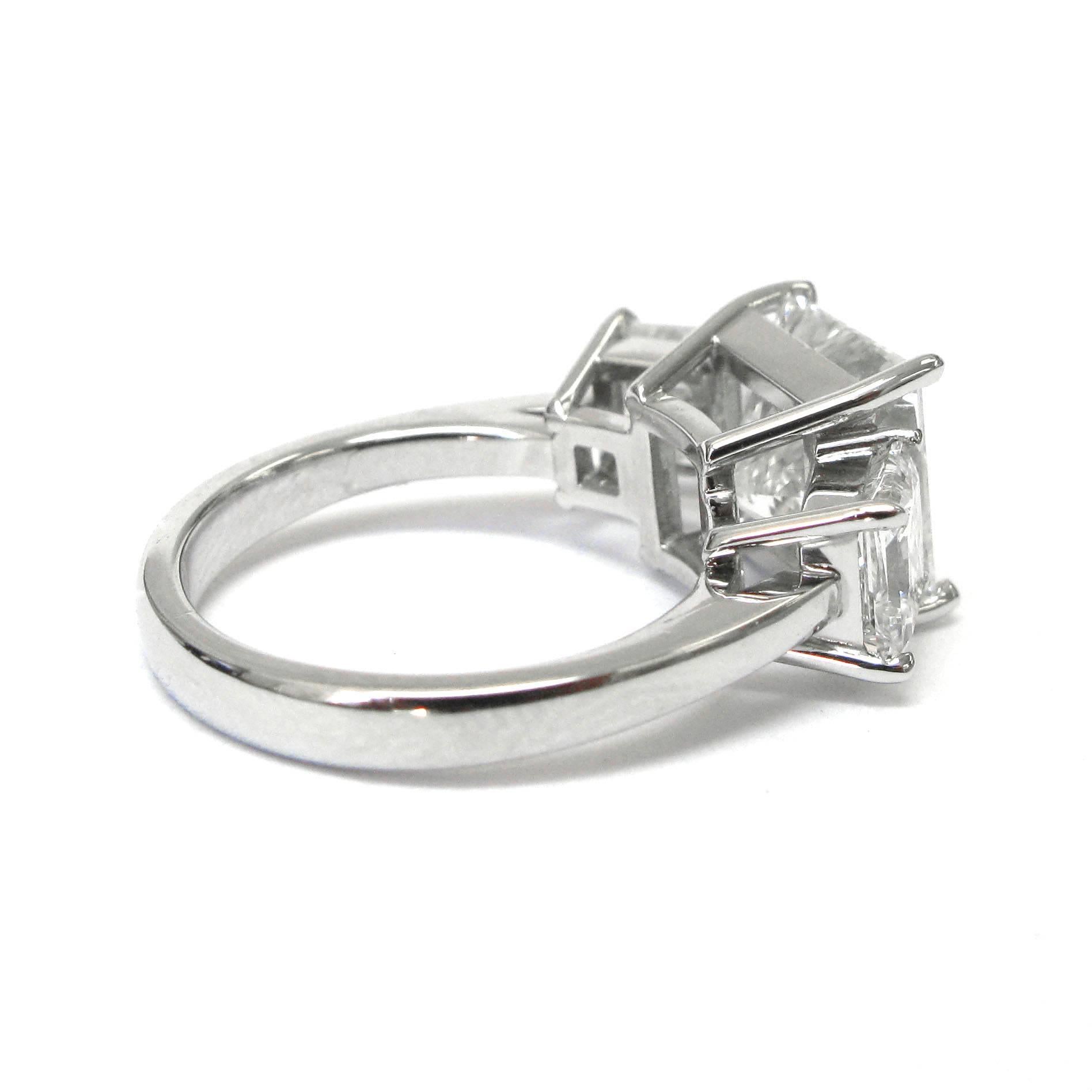 3.20 Carat GIA Cert Princess Cut Diamond Platinum Three Stone Ring In New Condition In New York, NY
