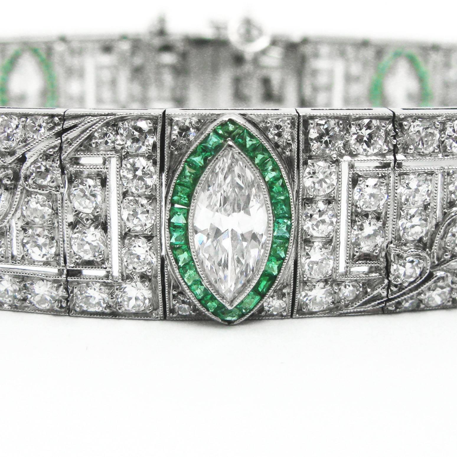 Art Deco Platinum, Diamond and Emerald Bracelet In Excellent Condition In New York, NY