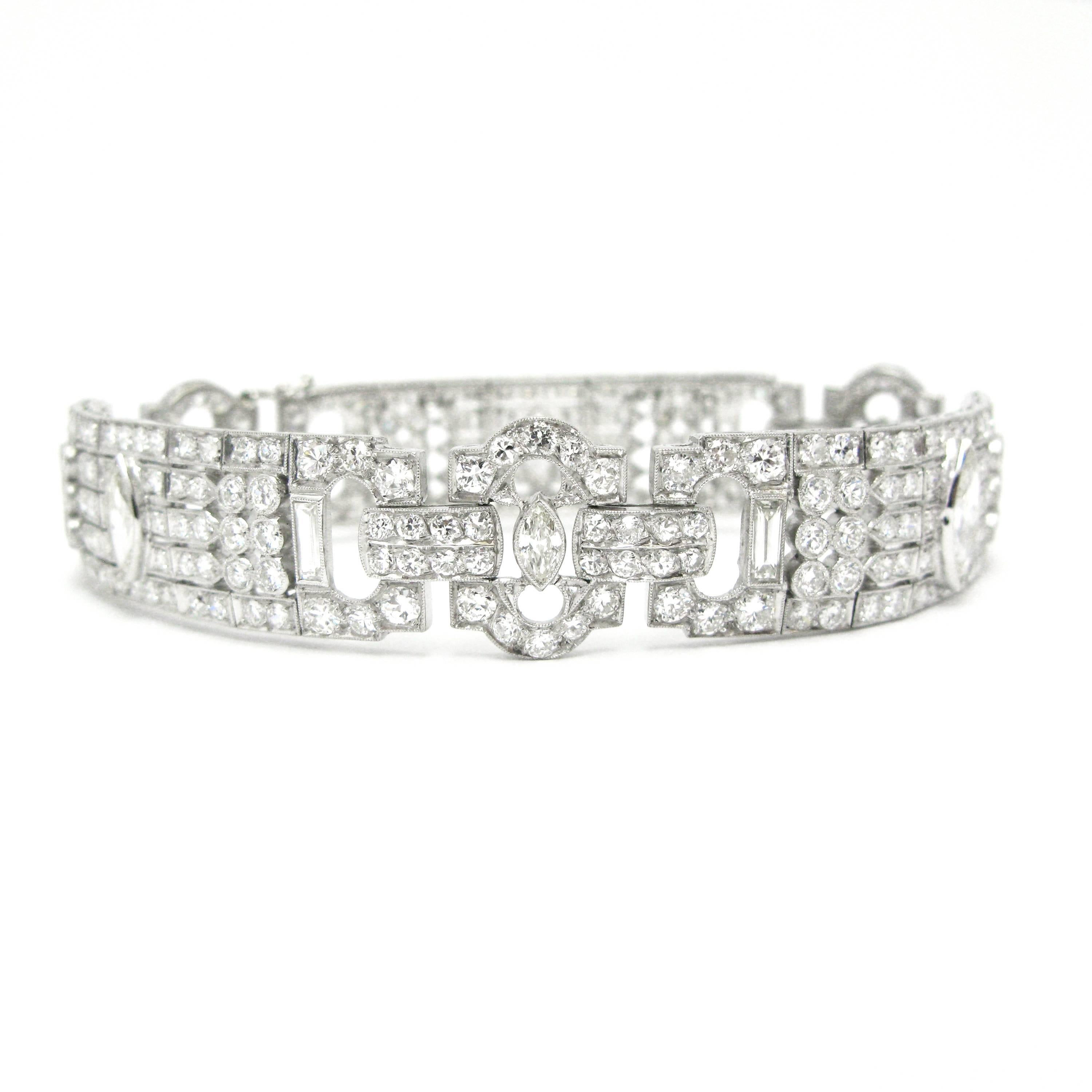 Art Deco 15 Carats Diamonds Gold Bracelet In Excellent Condition In New York, NY