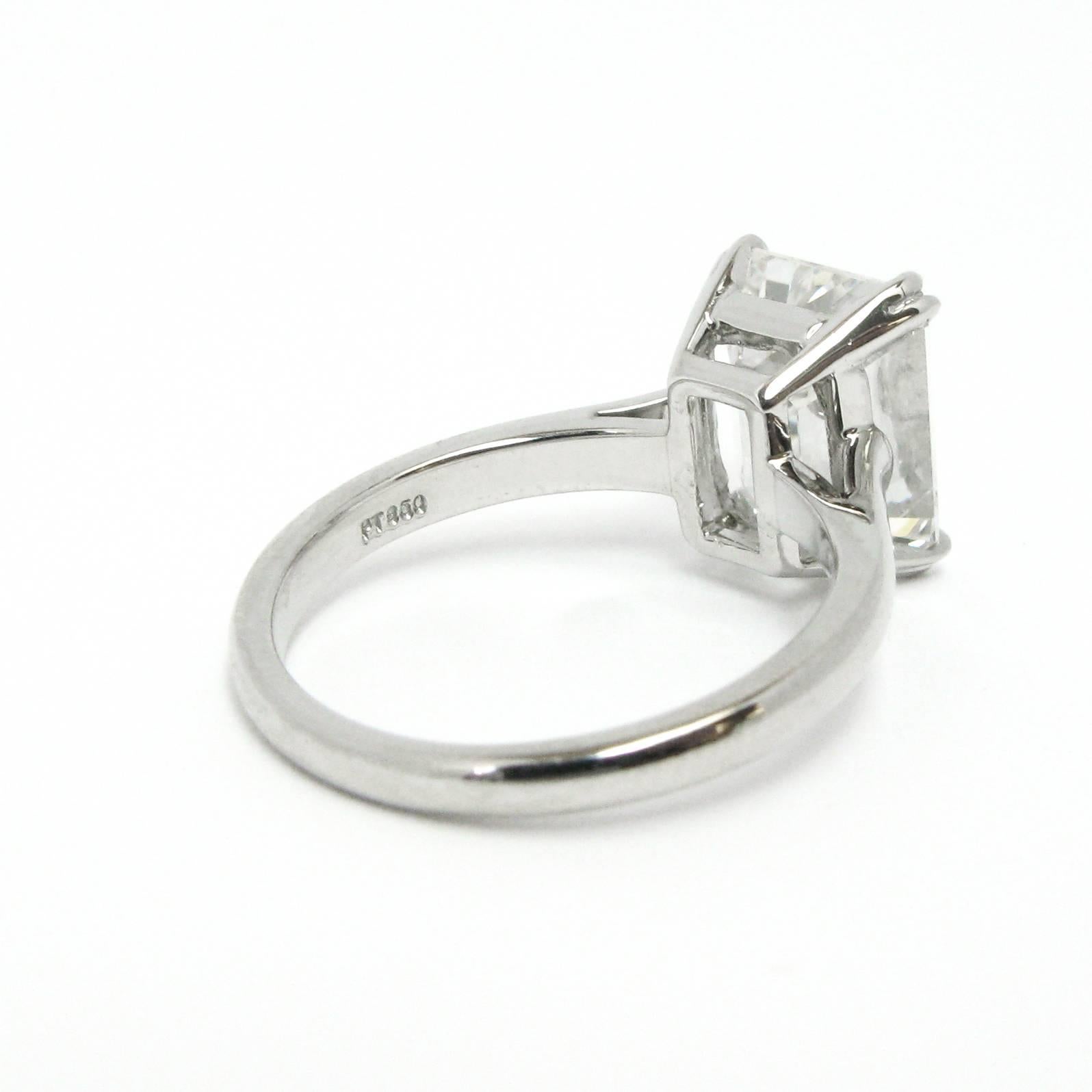 Tiffany & Co. 4::12 Karat GIA Smaragdschliff Solitär Diamant Platin Ring im Zustand „Hervorragend“ in New York, NY
