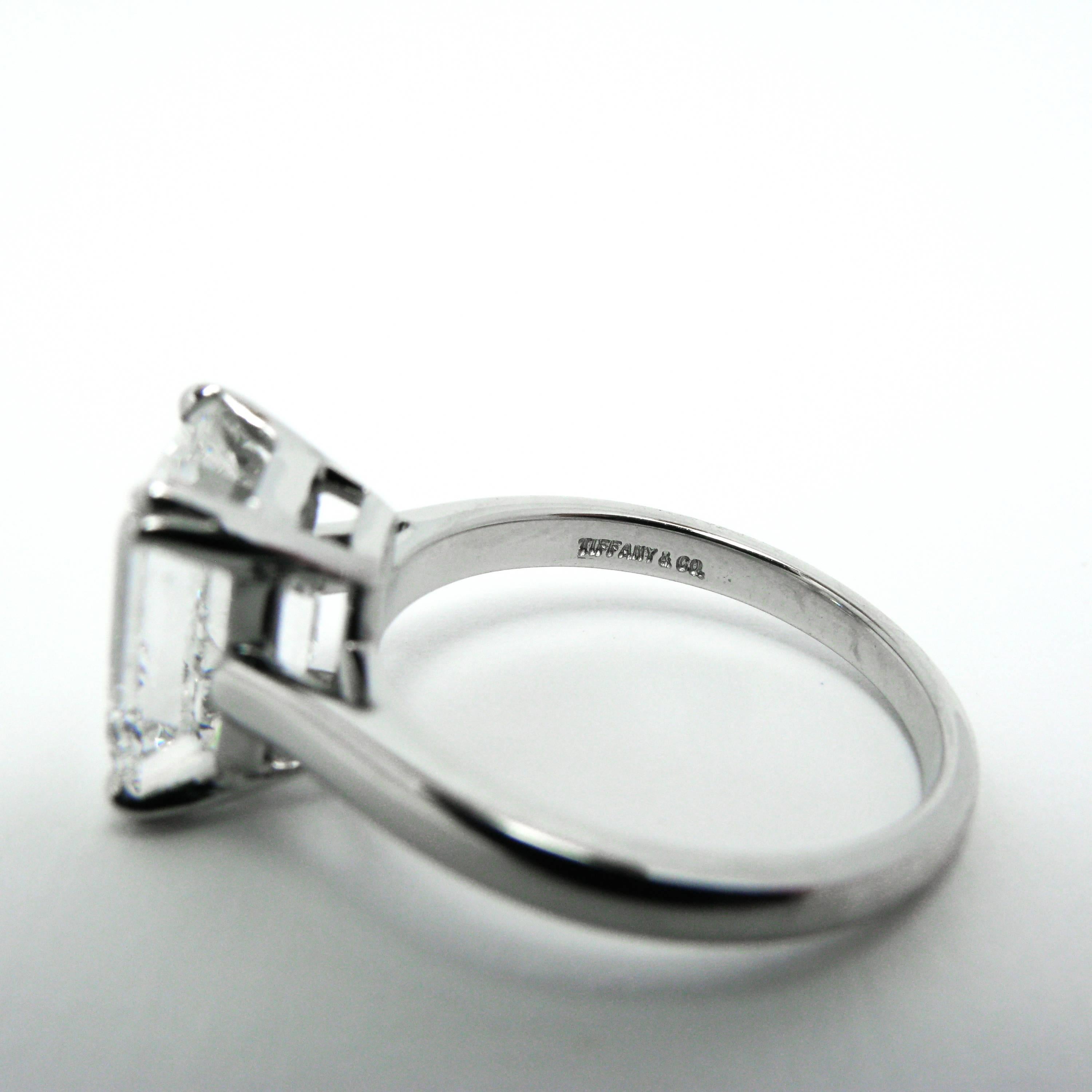 Tiffany & Co. 4::12 Karat GIA Smaragdschliff Solitär Diamant Platin Ring Damen
