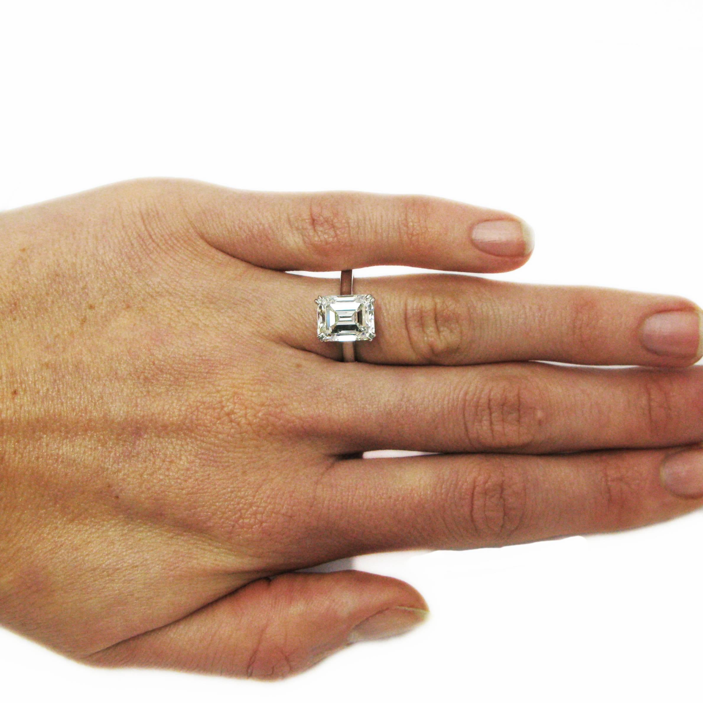Tiffany & Co. 4::12 Karat GIA Smaragdschliff Solitär Diamant Platin Ring 2