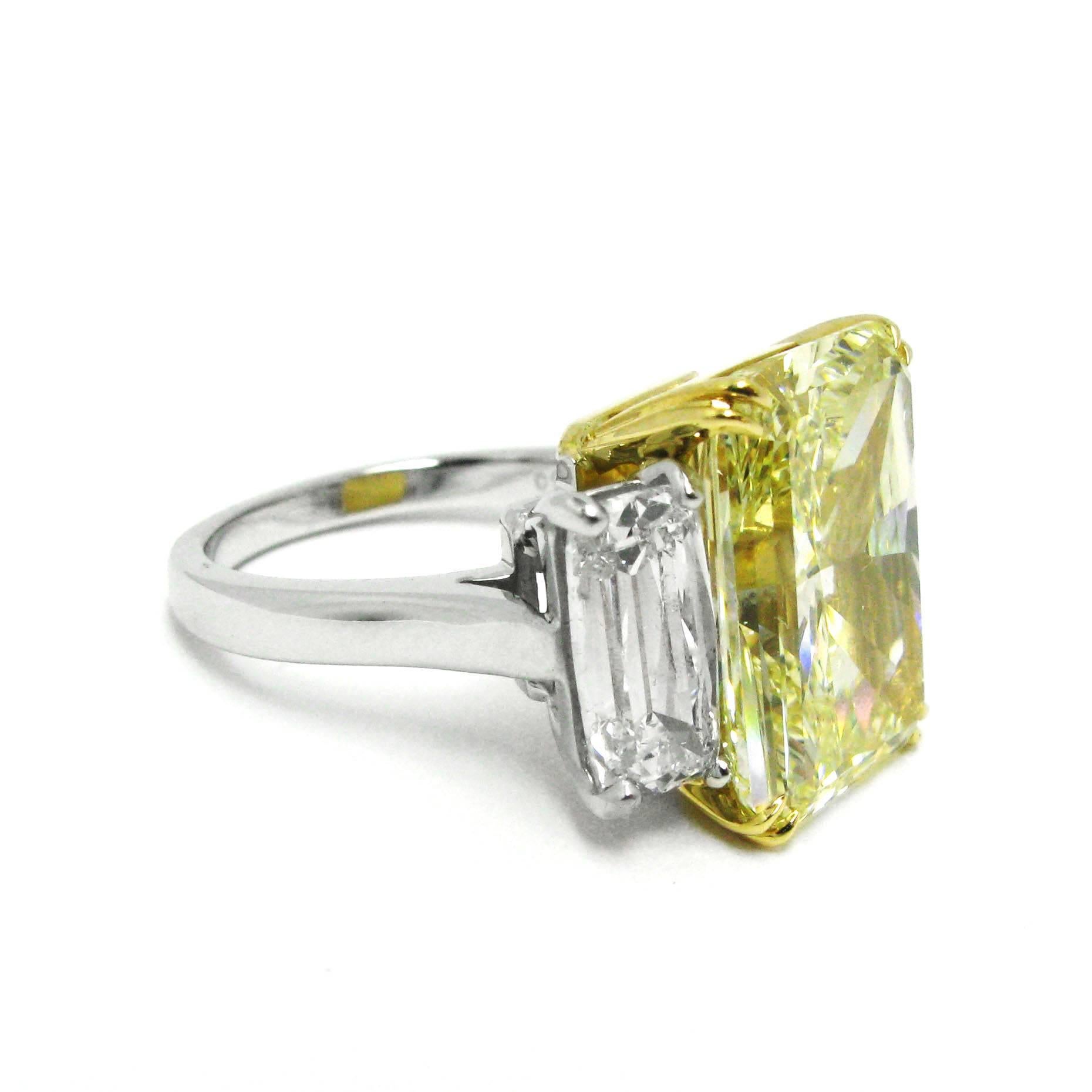 J. Birnbach 11.98 Carats Total Fancy GIA Yellow and White Diamonds Gold Ring  In New Condition In New York, NY