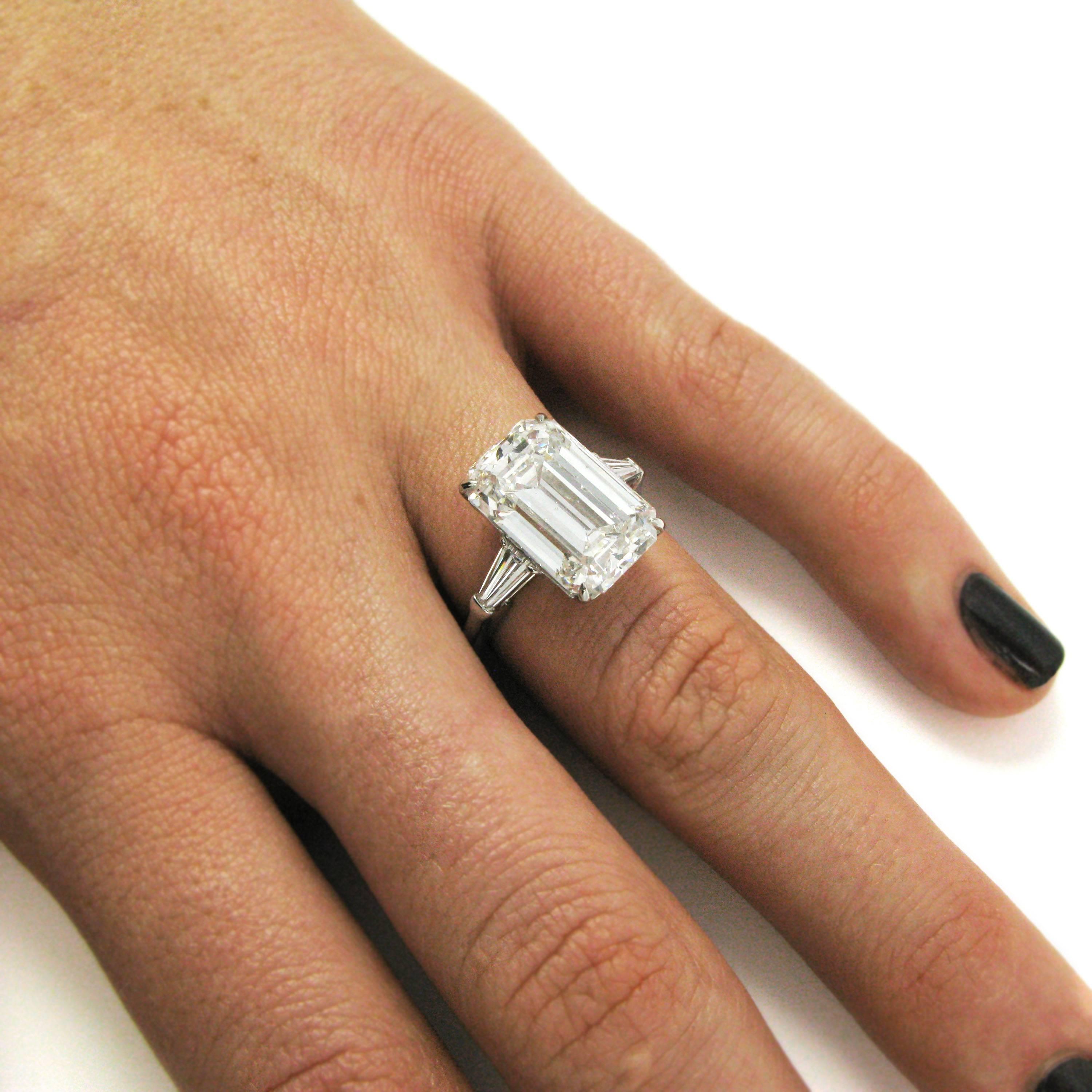 8.00 Carat Emerald Cut Classic Diamond and Platinum Ring GIA In New Condition In New York, NY