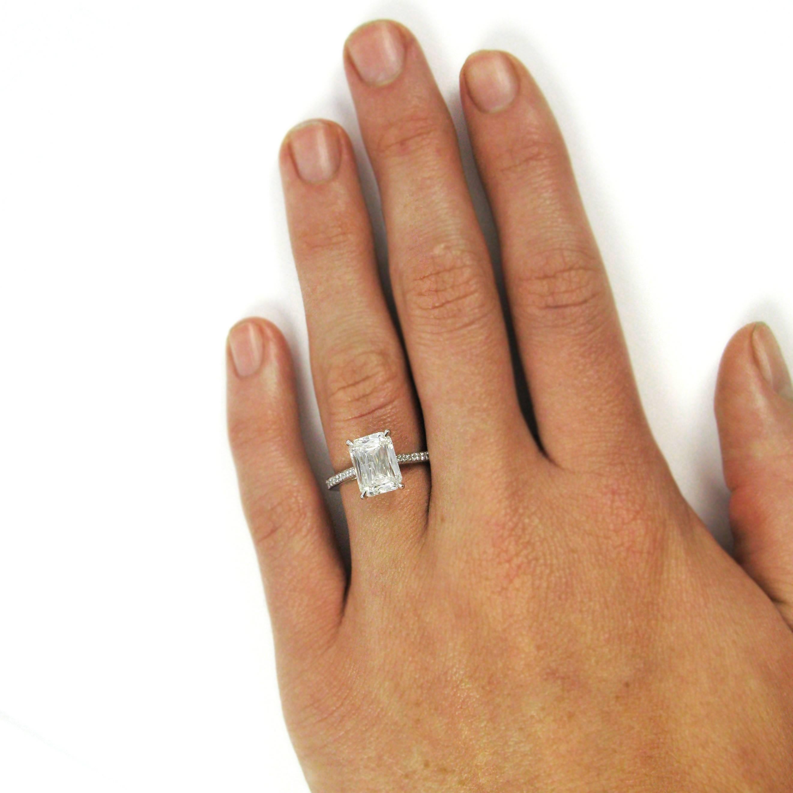 A modern and unusual sparkler! This ring features a 3.27 carat 