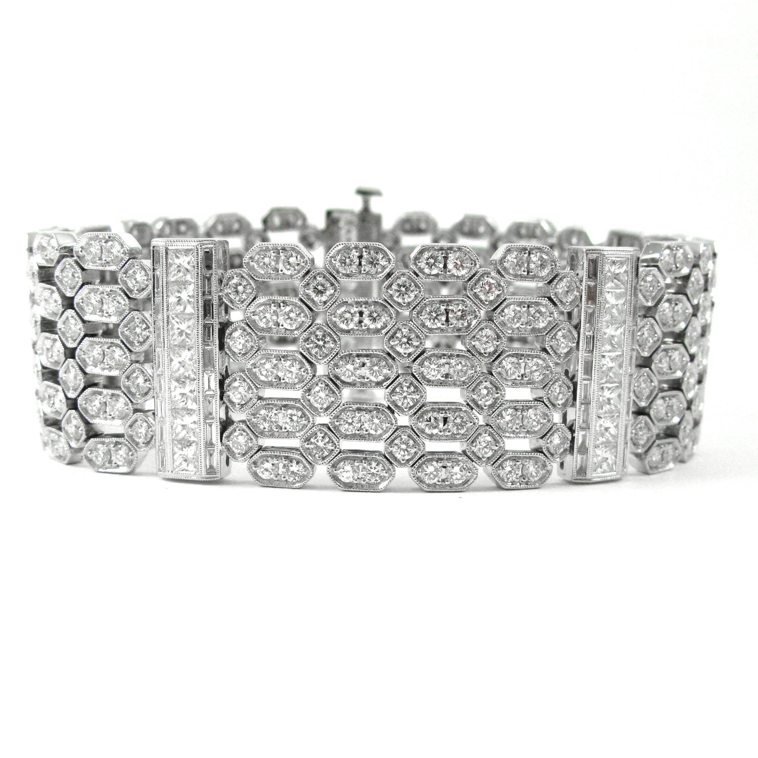 13.44 Carat Total Diamond Honeycomb White Gold Bracelet In New Condition In New York, NY