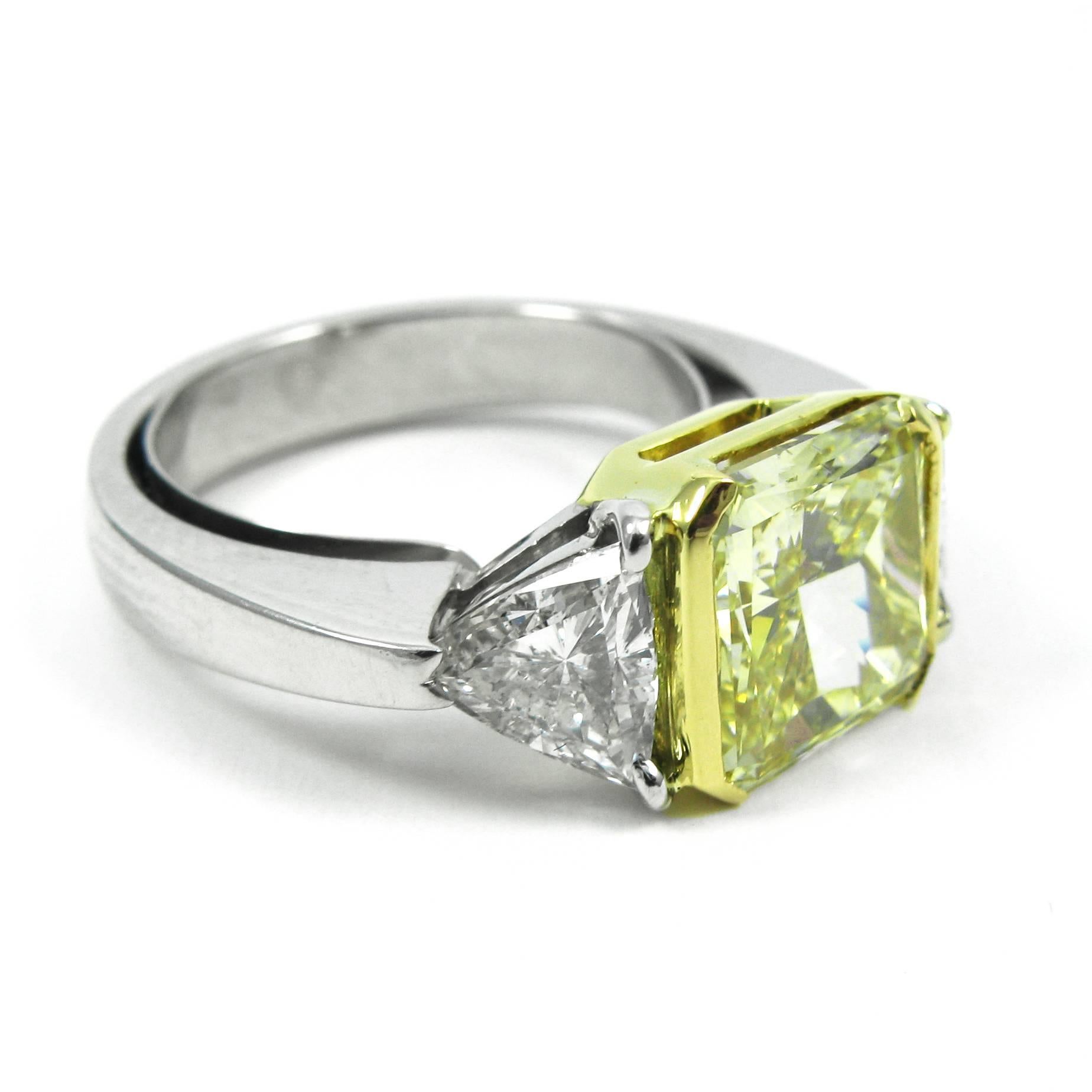 Trillion Cut GIA Certified 3.23 Carat Fancy Yellow and White Diamond Gold Three-Stone Ring