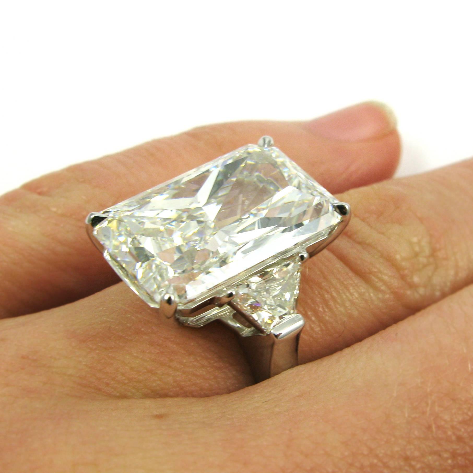 Women's or Men's Impressive GIA Certified 12.25 Carat Radiant Cut Diamond Platinum Birnbach ring
