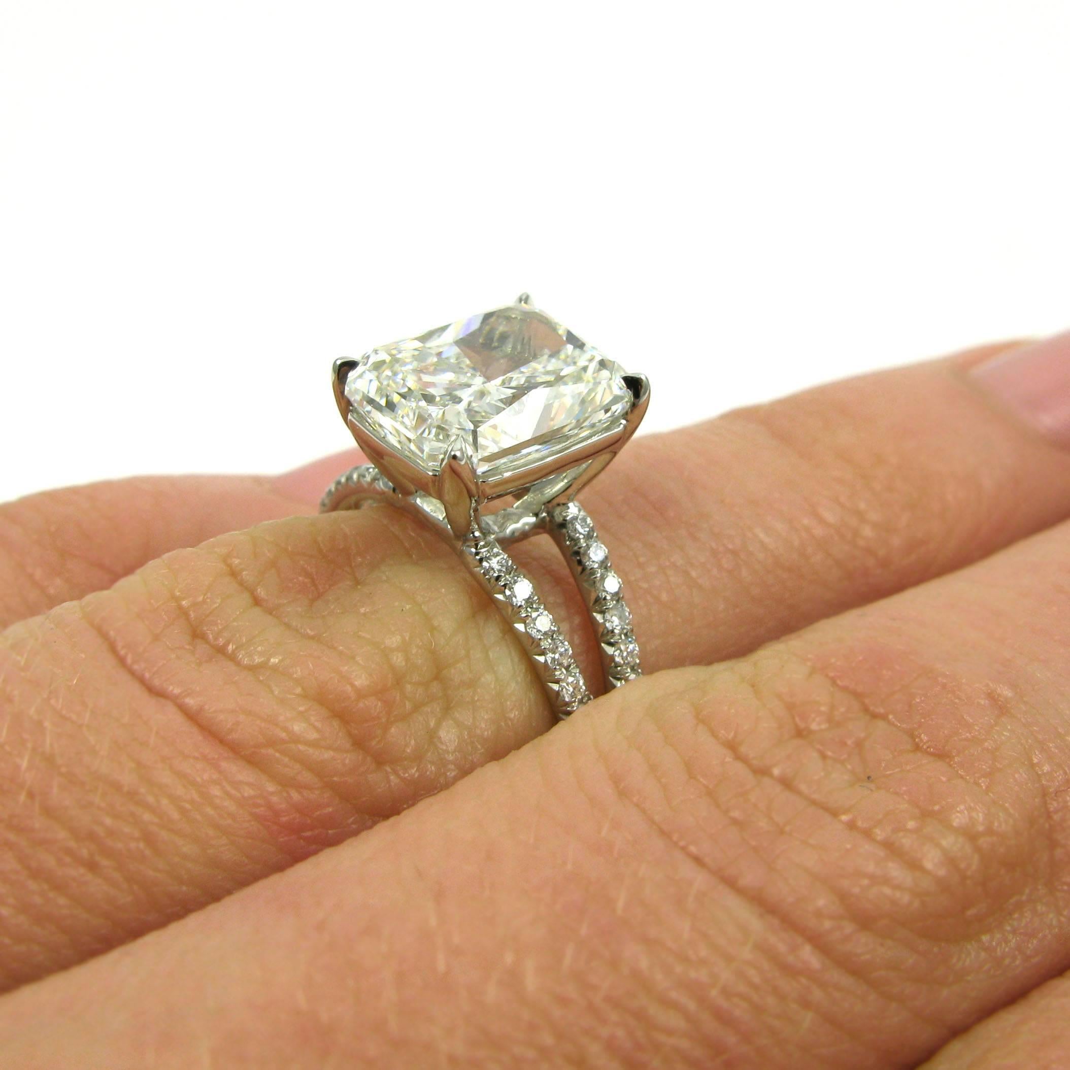 3.70 Carat Radiant Cut Diamond Split Shank Platinum Ring GIA In Excellent Condition In New York, NY