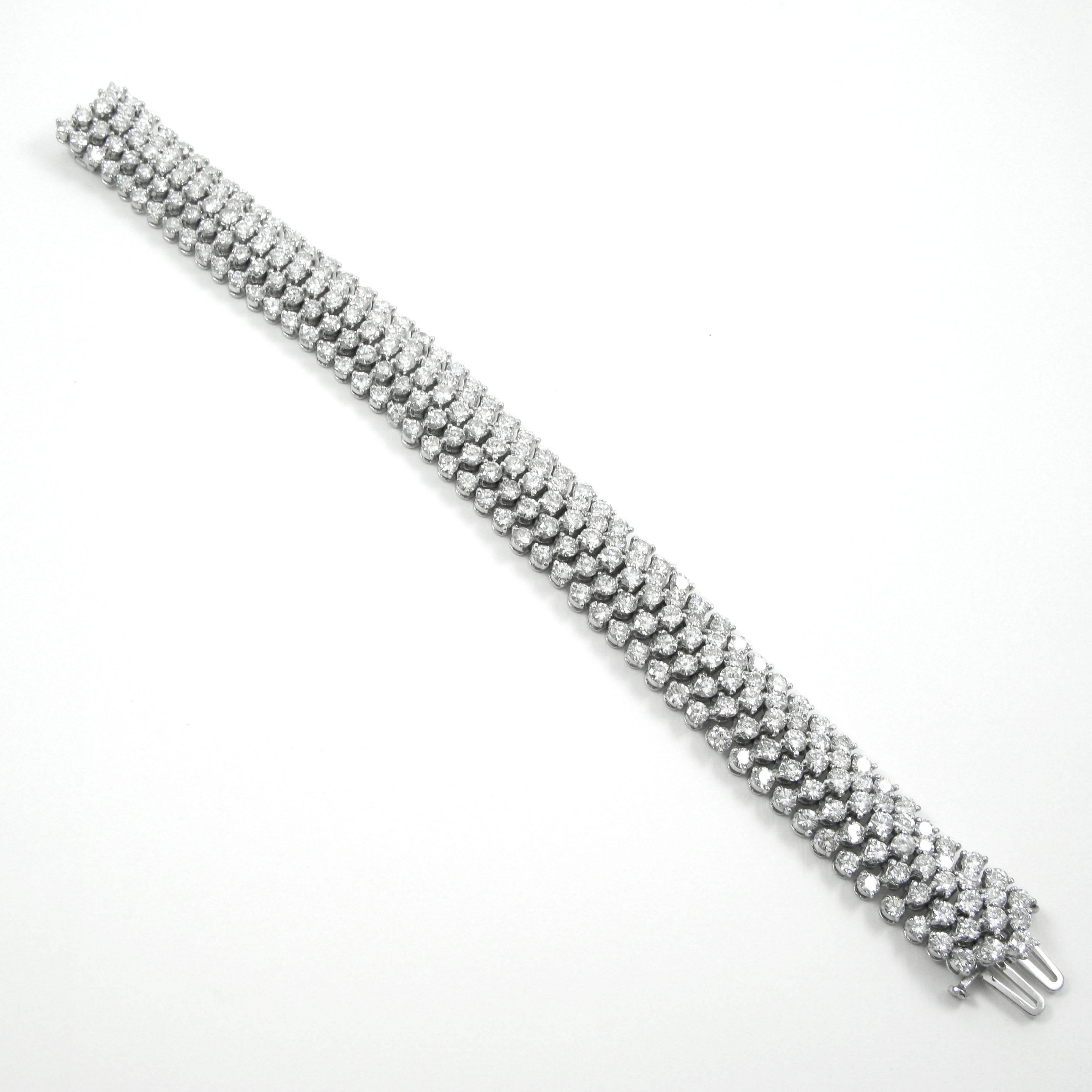 Women's or Men's Chic 18 Carat Total Diamond Platinum Bracelet