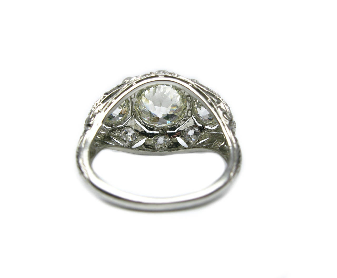 Art Deco Diamond Platinum Three Stone Ring In Excellent Condition In New York, NY