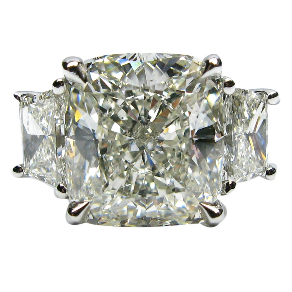 5.12 Carat Cushion Cut Diamond and Platinum Ring For Sale at 1stdibs