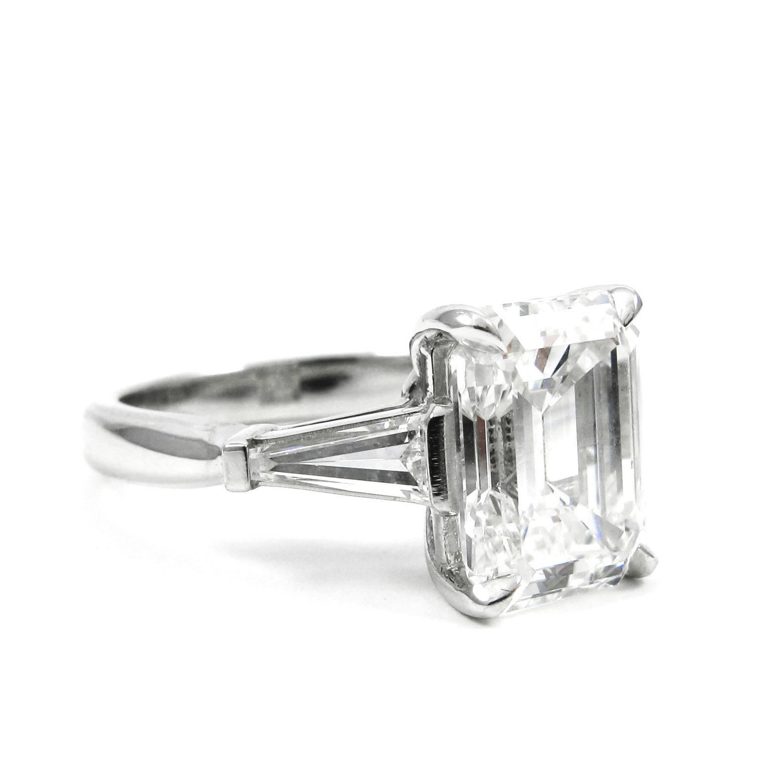 GIA Certified 3.24 carat H VS1 Emerald Cut Classic Diamond Platinum Ring In Excellent Condition In New York, NY