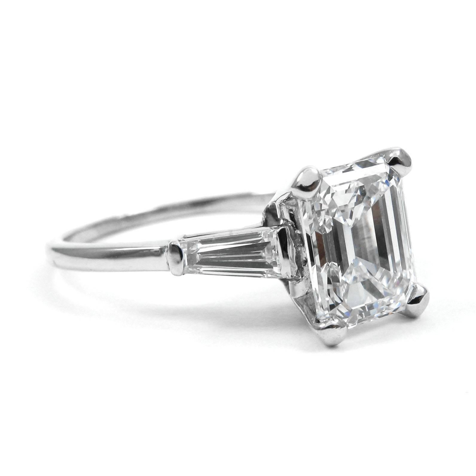 Van Cleef & Arpels GIA Report E VS1 2.20 Carat Emerald Cut Diamond Ring In Excellent Condition In New York, NY