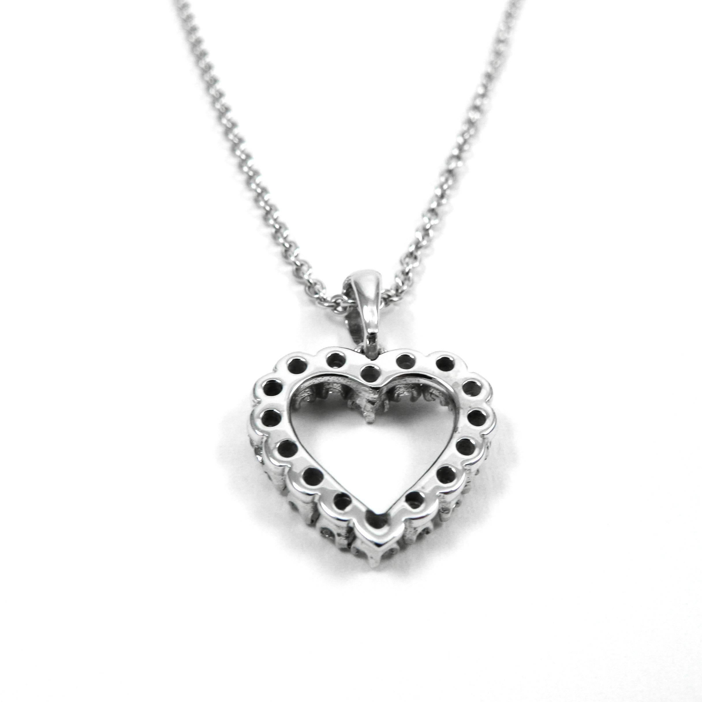 0.96 Carat Total Diamond and White Gold Heart Pendant Necklace In Excellent Condition In New York, NY