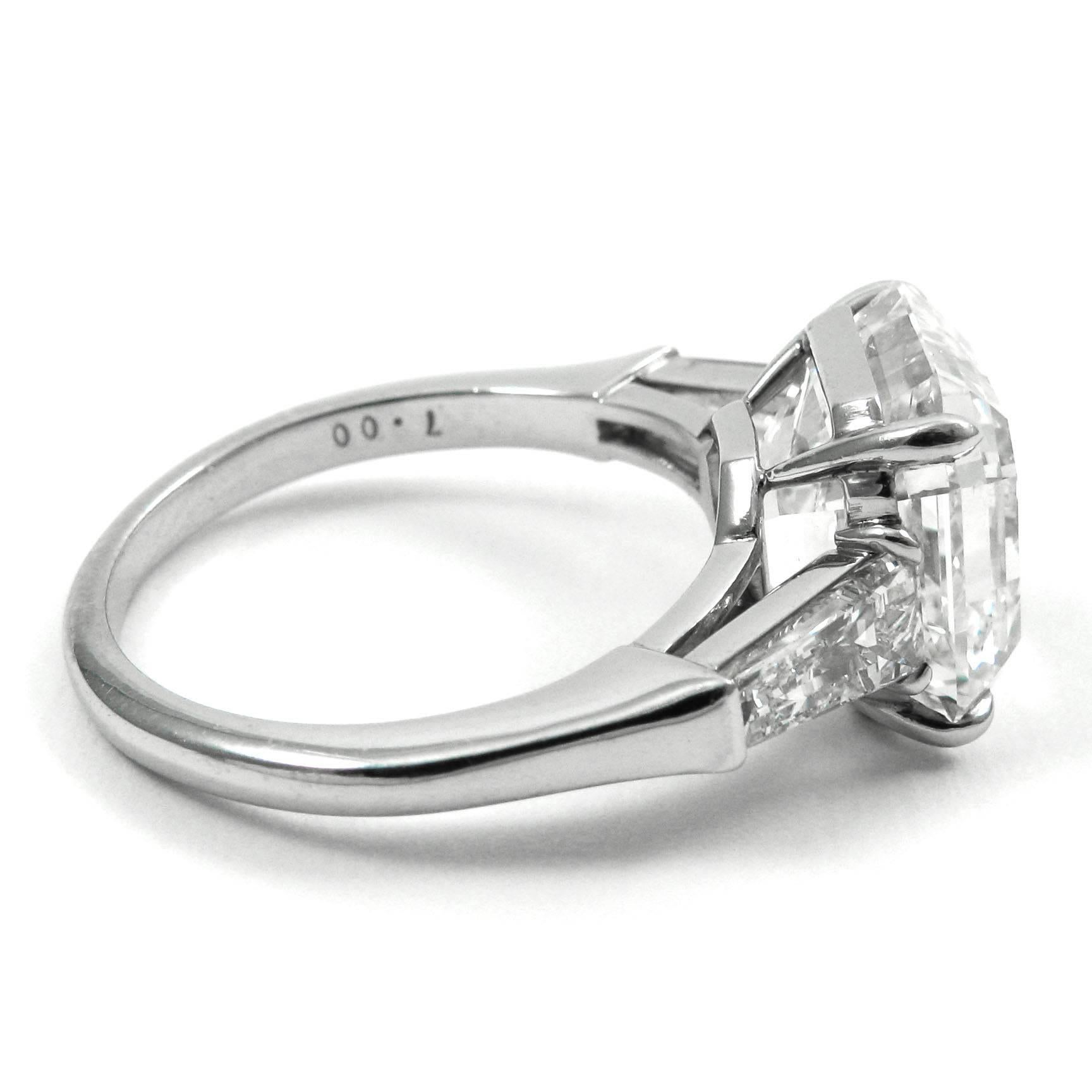 Taille Asscher J. Birnbach Bague de fiançailles en diamant taille Asscher de 7,00 carats avec baguettes effilées en vente