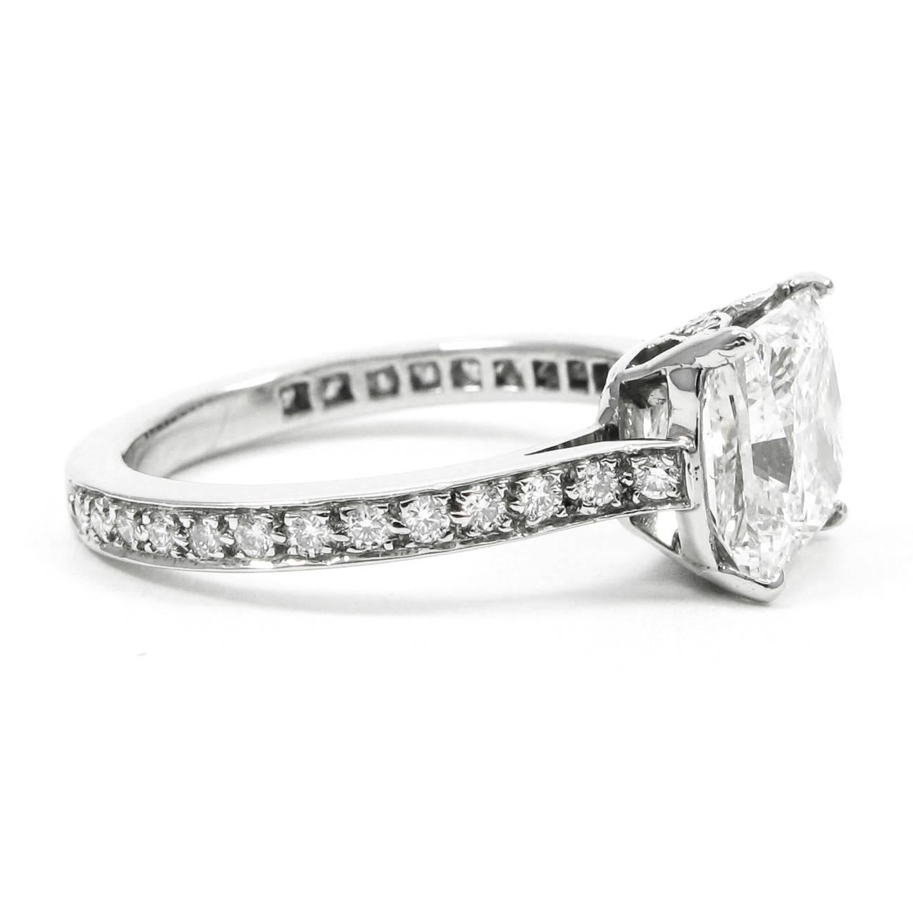 GIA Certified 2.04 Carat Princess-Cut Diamond Pave Platinum Ring In Excellent Condition In New York, NY