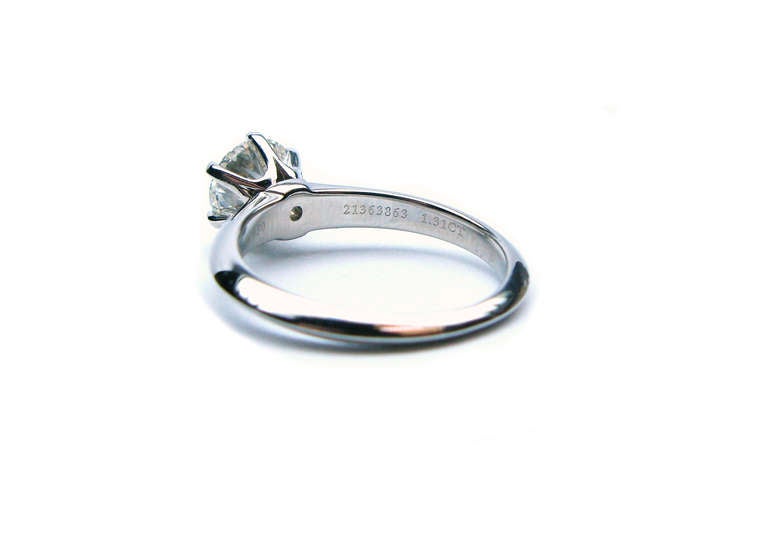 1.31 Carat I VS1 Round Brilliant Diamond Tiffany & Co. Ring In Excellent Condition In New York, NY