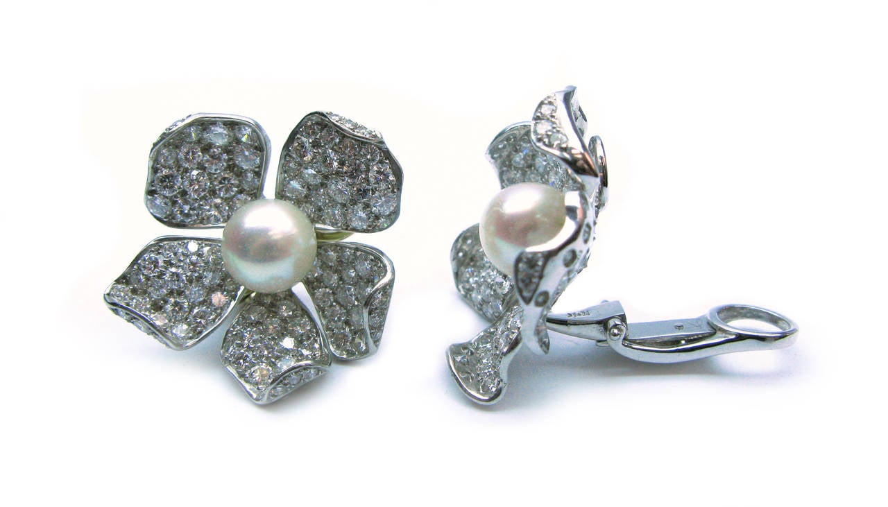 Women's Pearl Diamond Platinum Flower Motif Ear Clips