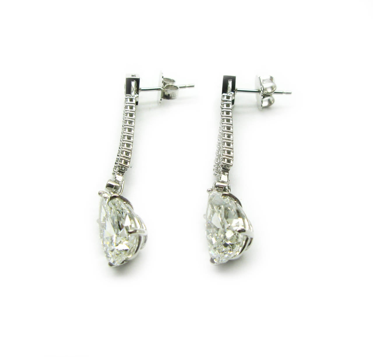 Art Deco Stil 9::33 Karat GIA Cert Birne Tropfen Diamant Gold Ohrringe