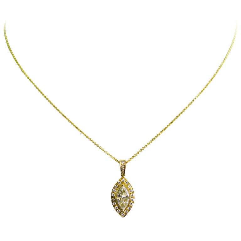 Pendentif en diamant jaune fantaisie et marquise en vente