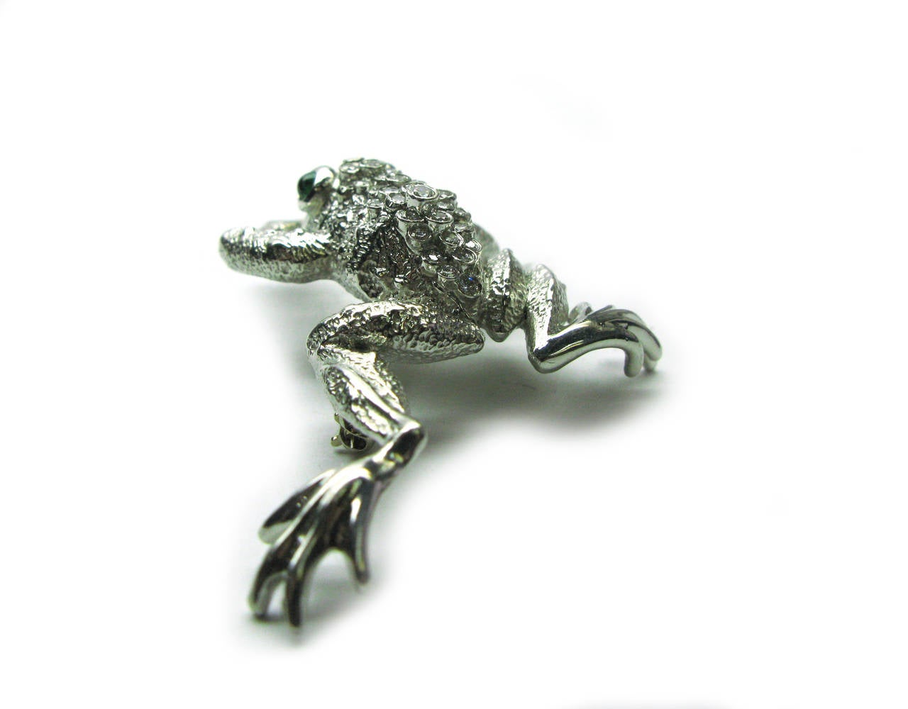 Kurt Wayne Emerald Diamond Platinum Frog Brooch In New Condition In New York, NY