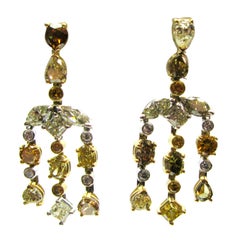 Boucles d'oreilles lustre en or avec diamants naturels de couleur fantaisie tailles mélangées