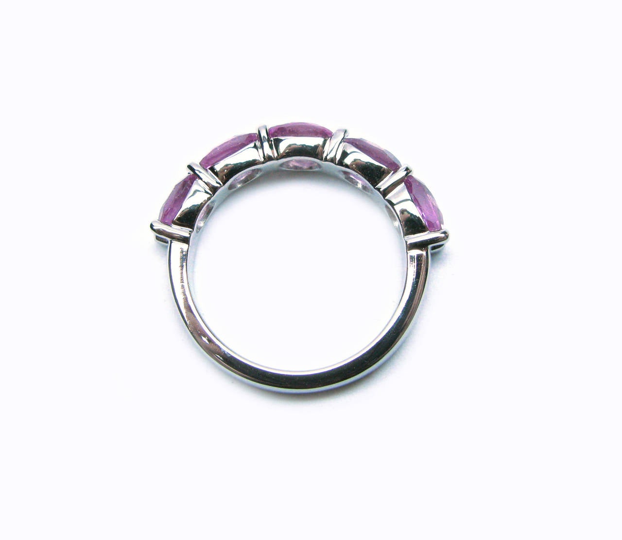 Pink Sapphire Platinum Band Ring In New Condition For Sale In New York, NY