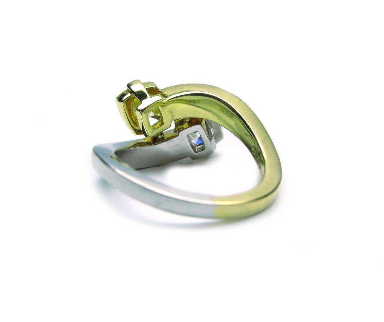 Zweier-Ring aus Gold und Platin mit gelbem und weißem Diamant im Kissenschliff Damen im Angebot