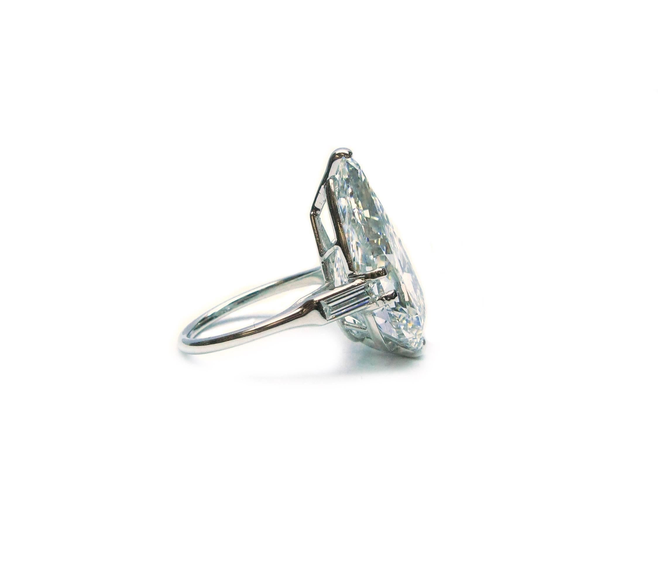 Cartier GIA Cert 10::02 Karat Birnenförmiger Diamant Platin Ring im Zustand „Hervorragend“ in New York, NY