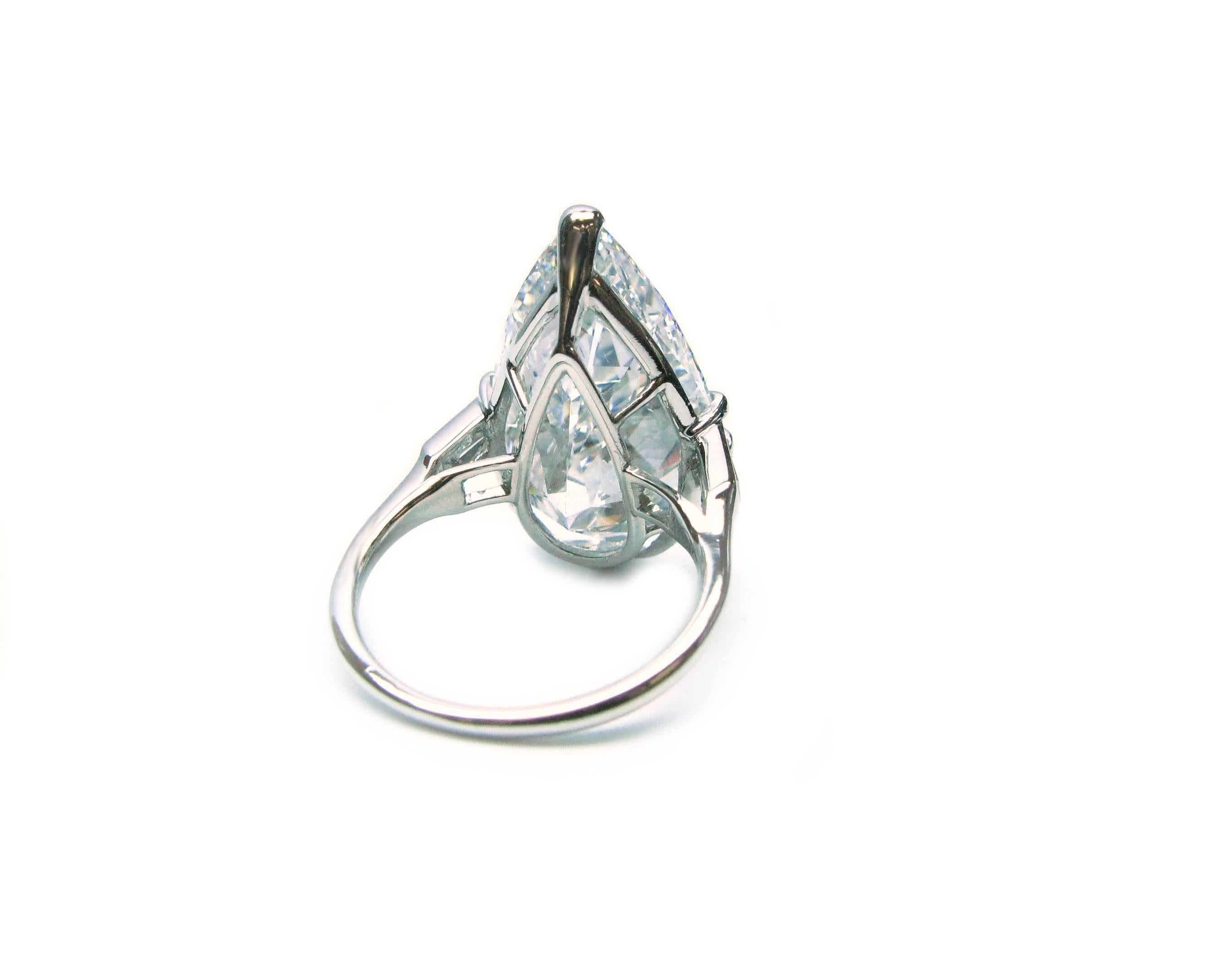 Bague en platine Cartier GIA Cert 10::02 carats:: diamant en forme de poire Excellent état à New York, NY