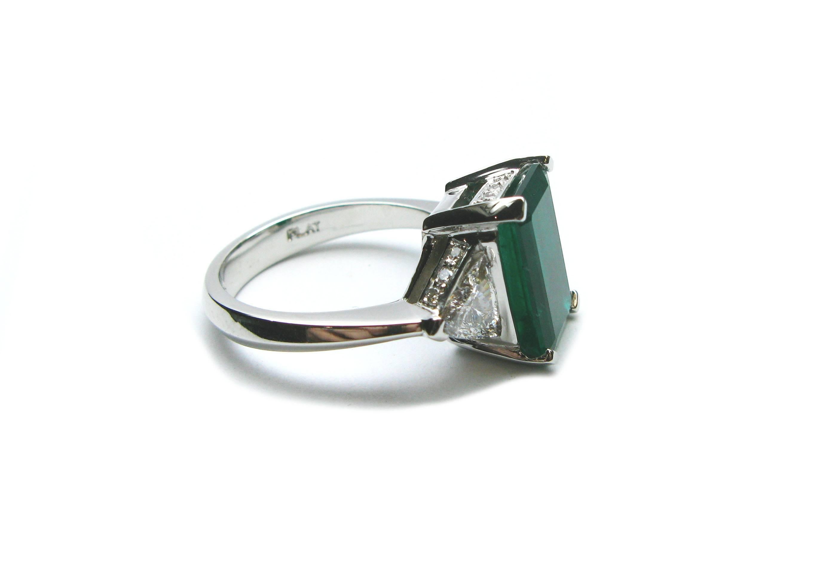3.98 Carat Green Emerald Trillion Diamond gold Ring 1