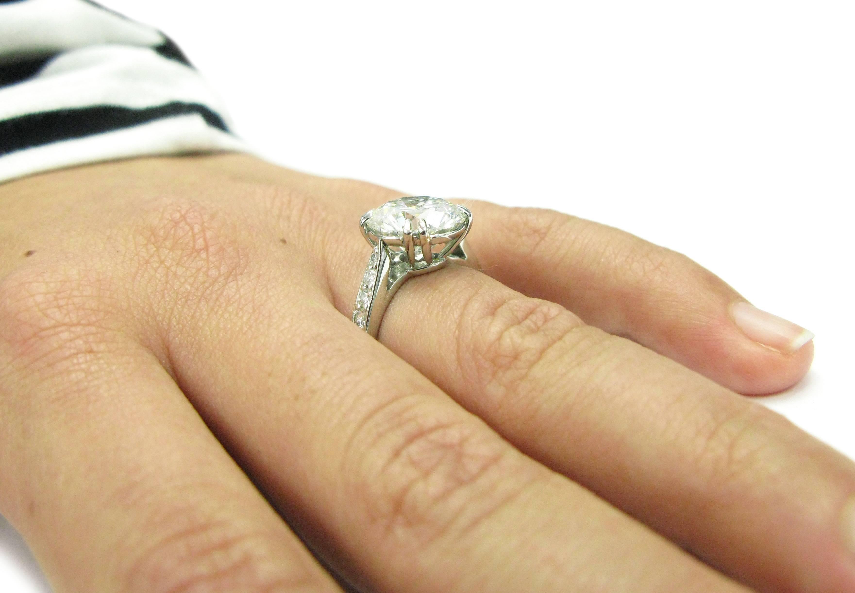 3.57 Carat Certified F VS2 Round Brilliant Diamond Platinum Engagement Ring In New Condition In New York, NY