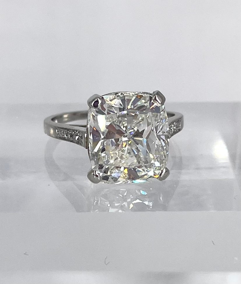  Bague de fiançailles en platine avec diamant brillant coussin de 6,71 carats de Cartier  en vente