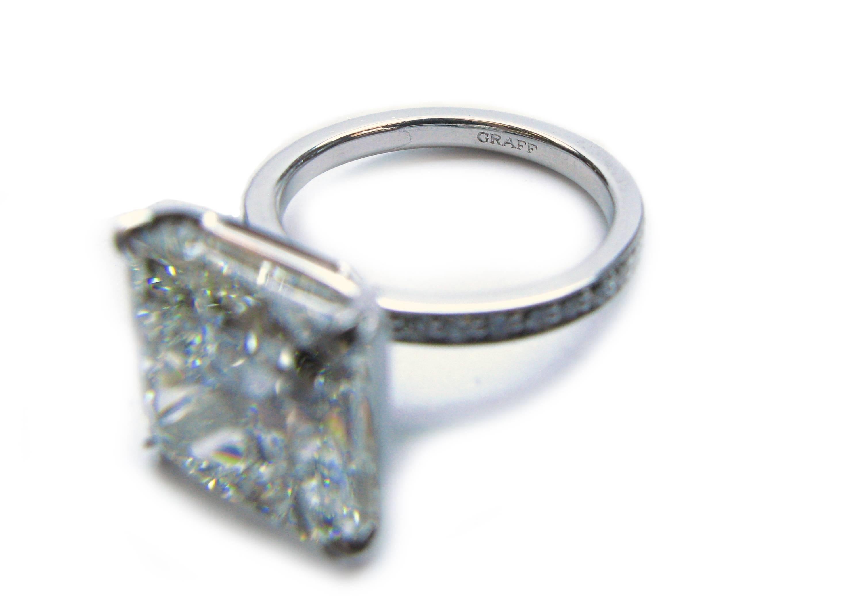 Graff 9.34 Carat GIA Cert Cushion Diamond Platinum Ring In Excellent Condition In New York, NY