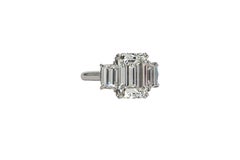 J. Birnbach GIA 5,01 Karat I VS1 Diamant im Smaragdschliff, Platin-Ring mit drei Steinen