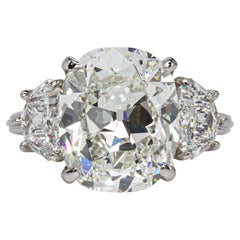 Anello in platino con tre pietre, con diamante J. Birnbach GIA da 5,67 carati, J VS2, taglio a cuscino