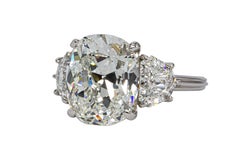 Anello in platino con tre pietre, con diamante J. Birnbach GIA da 5,67 carati, J VS2, taglio a cuscino